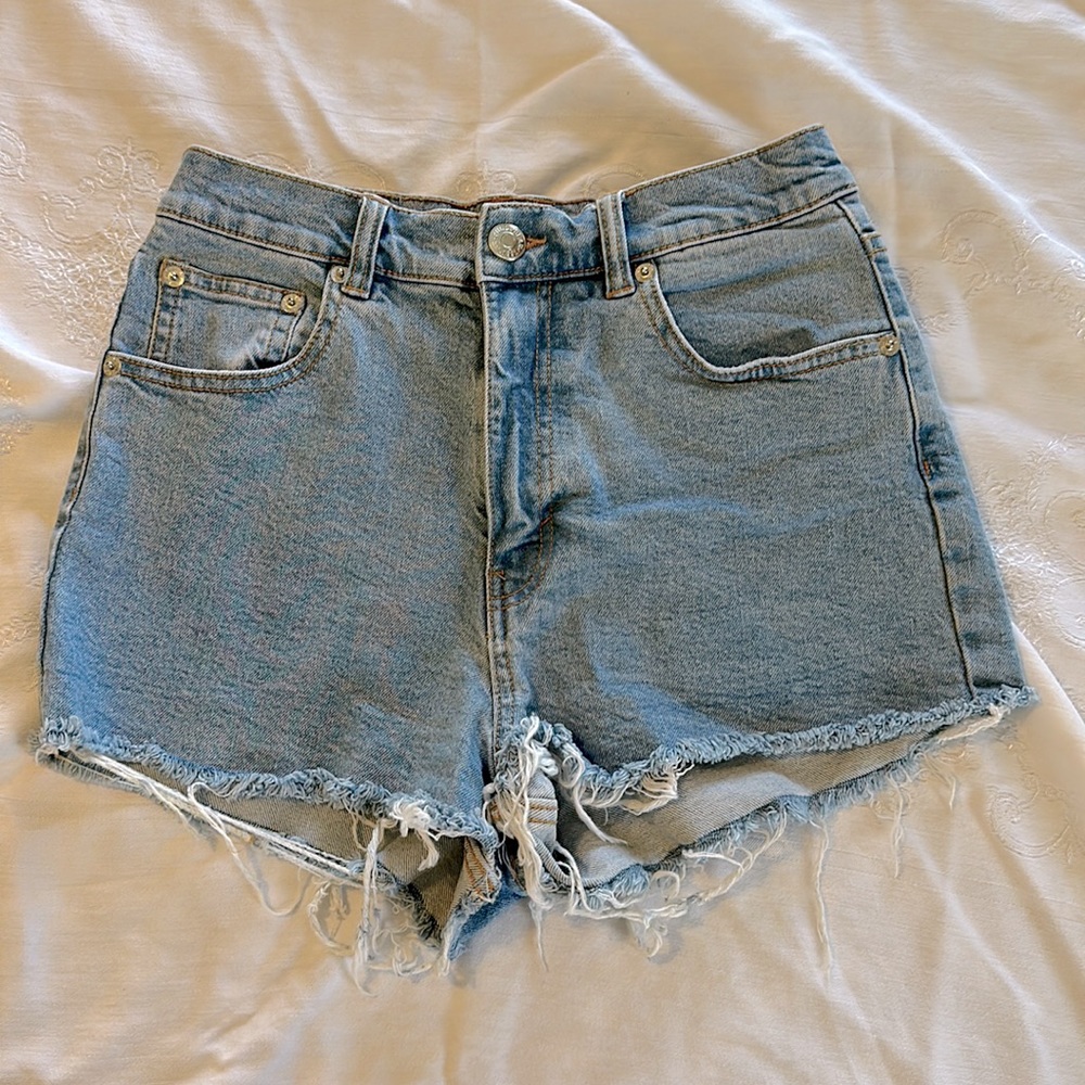 HIGH WAISTED DENIM SHORTS